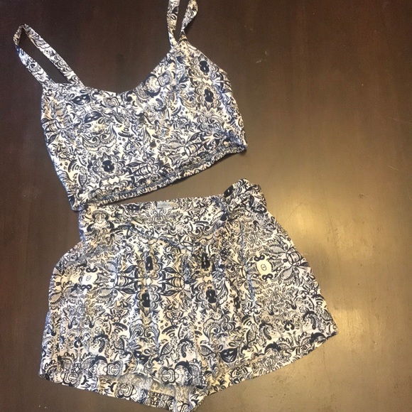 Charlotte Russe crop top - Picture 2 of 5